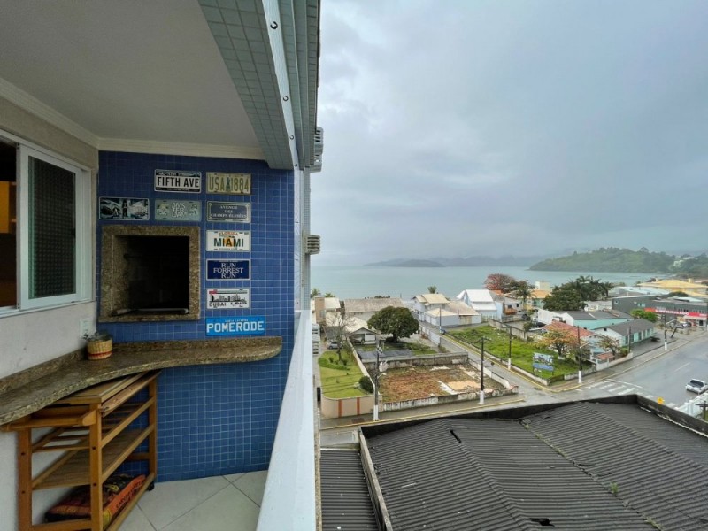 Apartamento lateral mar exclus.