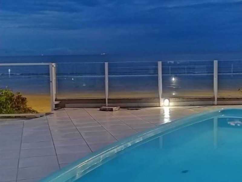 Apartamento em condomínio- beira mar